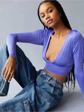 URBAN OUTFITTERS IRIS PLUNGE TOP IN LILAC PURPLE SIZE small